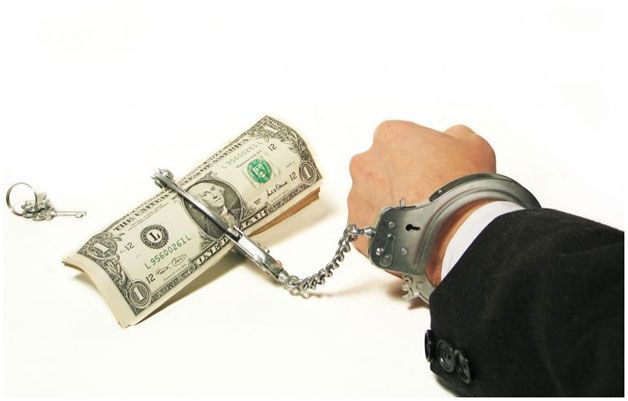 17_hand_chained_to_dollar