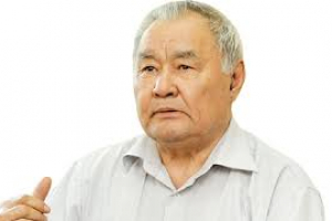 НҰРМАХАН ОРАЗБЕККЕ “ХАЛЫҚ ҚАҺАРМАНЫ” АТАҒЫН БЕРЕР КЕЗ КЕЛДІ