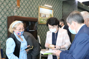 ҚАЗАҚ ӘДЕБИЕТІНІҢ АБЫЗЫНА АРНАЛҒАН ЗАЛ АШЫЛДЫ