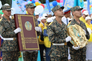 Мемлекет басшысы қазақстандықтарды Конституция күнімен құттықтады