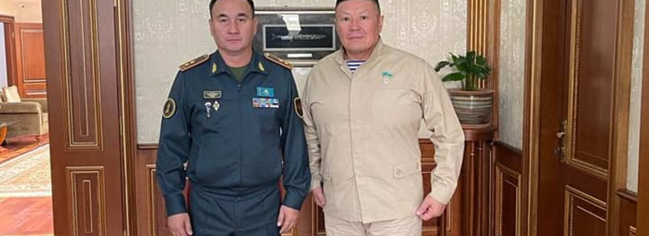 Қорғаныс министрі Ауған соғысы ардагерлері ұйымының төрағасымен кездесті