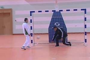 Түрікменбашының министрлерімен футбол ойнағаны қызу талқылануда (видео)