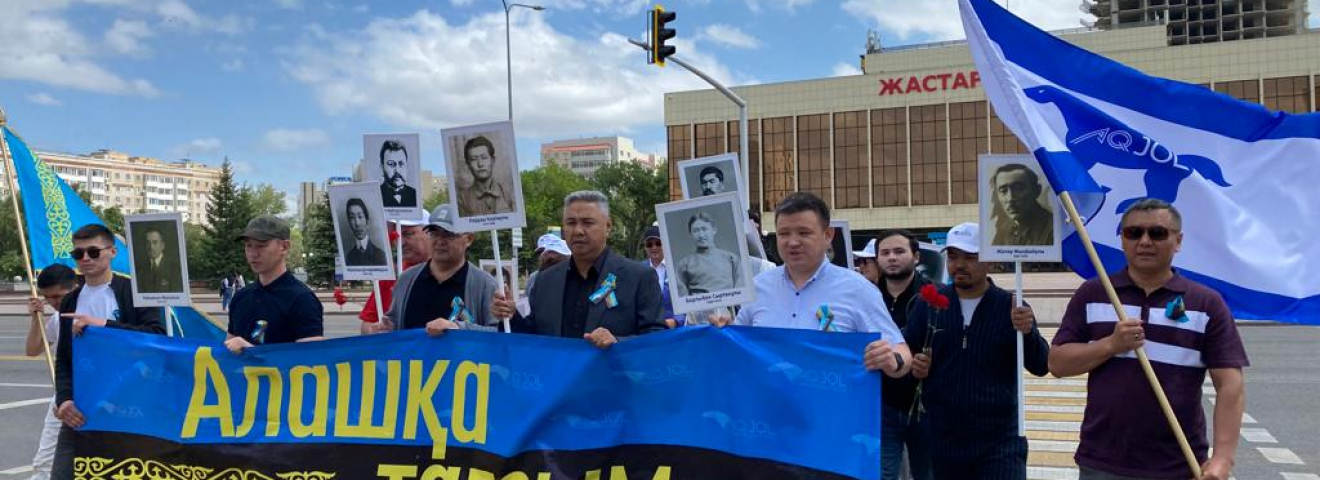 Азат Перуашев: Еліміз бостандық құнын қанымен өтеді