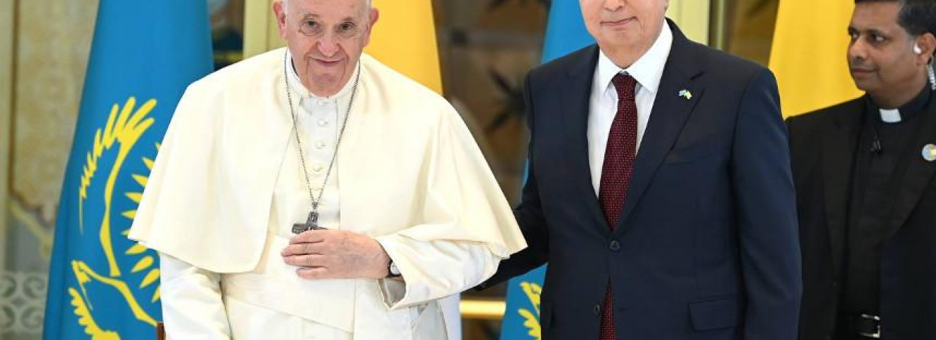 Қасым-Жомарт Тоқаев Рим Папасы Францискті күтіп алды