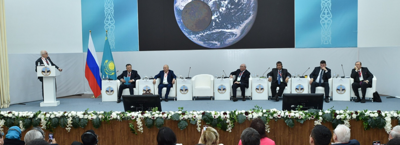 ҚазҰУ-да әлемдік экономика мен энергетика саласындағы өзекті мәселелер талқылануда