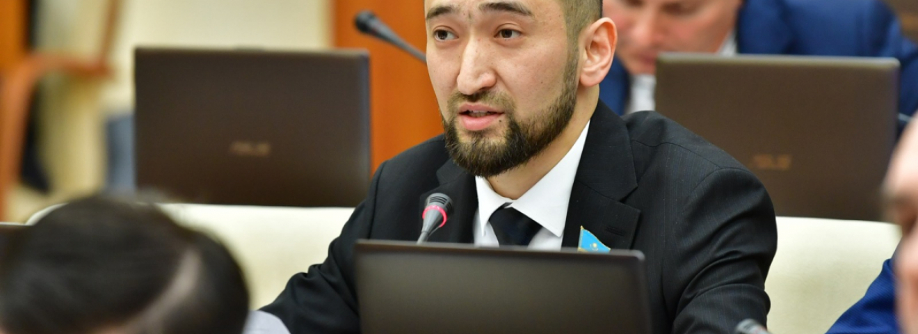 "Ақ жол": Дарынды жастар шетелге емес, елге қызмет етуі тиіс