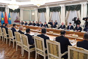 Қасым-Жомарт Тоқаев пен Си Цзиньпин кеңейтілген құрамда келіссөз жүргізді