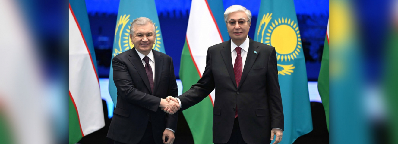 Қасым-Жомарт Тоқаев пен Шавкат Мирзиёев бейресми кездесу өткізді