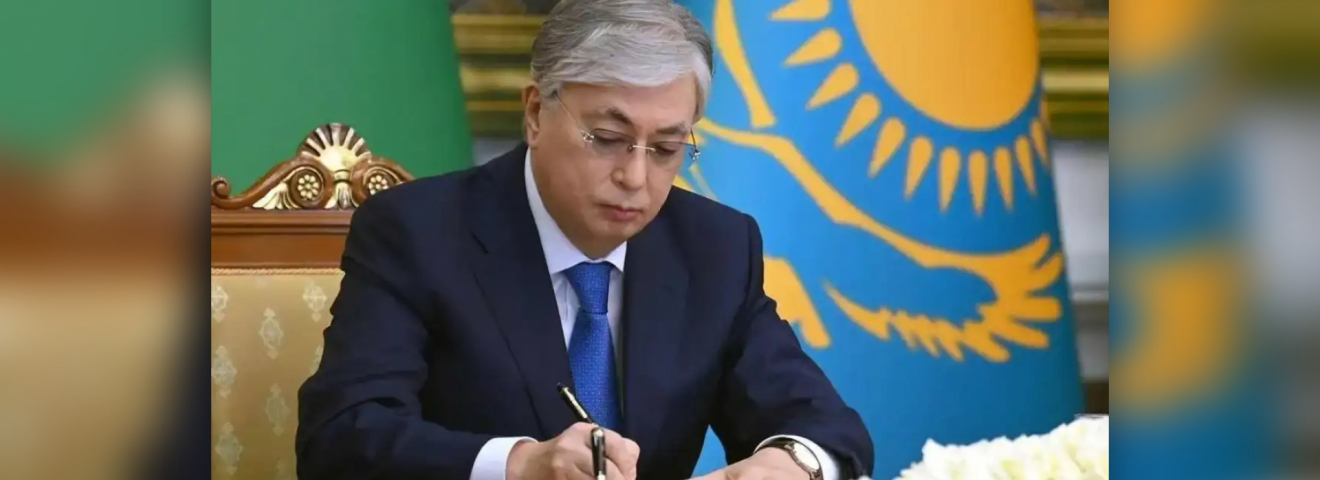 Президент легионерлерді бюджеттен қаржыландыруға тыйым салатын заңға қол қойды