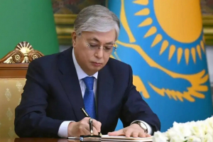 Президент легионерлерді бюджеттен қаржыландыруға тыйым салатын заңға қол қойды