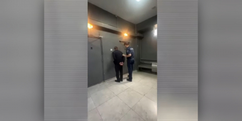 Алматыда дәмханаға келген адам ұсақ бұзақылық жасағаны үшін ұсталды