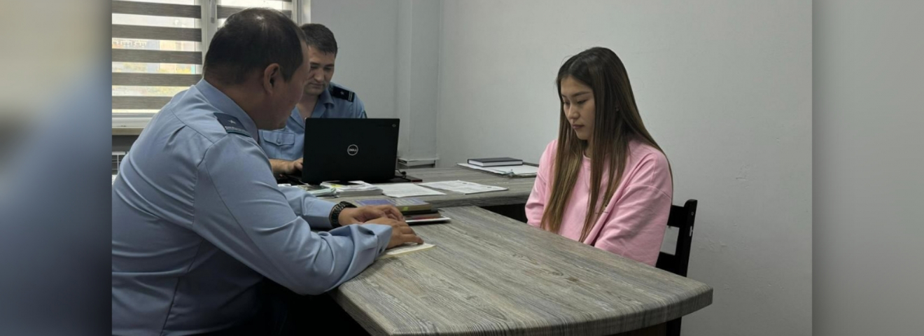 Полиция Қытайда пранк түсірген қызбен профилактикалық әңгіме өткізді