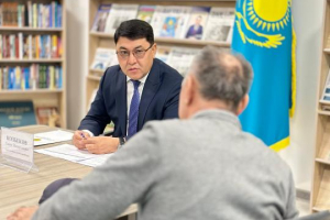 Түркістанда облыс әкімінің орынбасары тұрғындарды жеке қабылдады