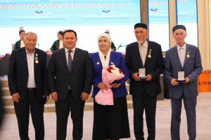 ТҮРКІСТАН ҚАЛАСЫНДА ҚАРТТАР КҮНІ АТАП ӨТІЛДІ