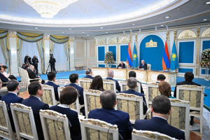 Мемлекет басшысы: Арменияға Қазақстан бидайының алғашқы 1 мың тоннасы жеткізілді