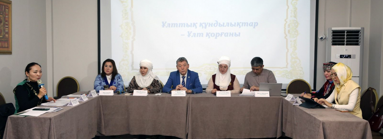 Алматыда құқық қорғаушылар мен заңгерлер ЛГБТ насихатына тыйым салу туралы заңды қолдады