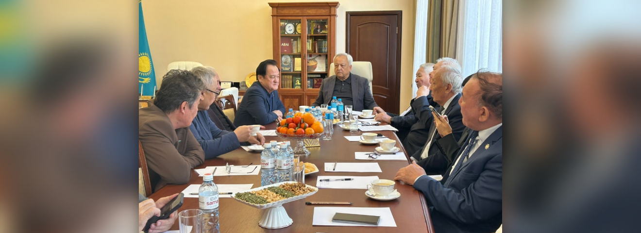 Қазыбек Иса: Қазақ жазушыларының сөзі – қазақтың сөзі