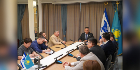 "Ақ жол" Конституцияның жаңа жобасын талқылады