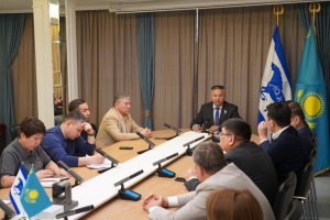 "Ақ жол" Конституцияның жаңа жобасын талқылады