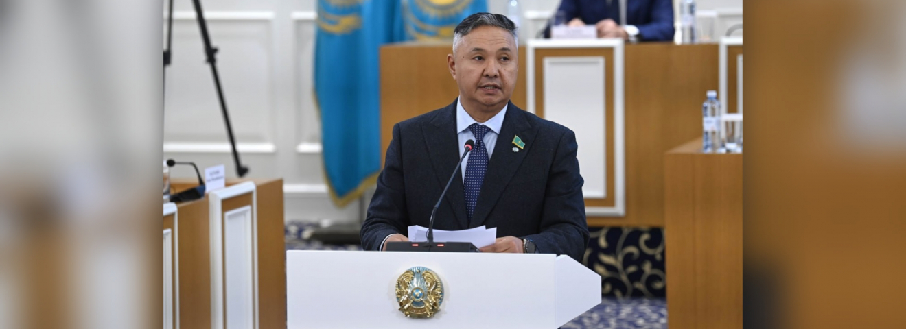 “Ақ жол” Конституция жобасына 50-ден астам түзету жолдады - Азат Перуашев