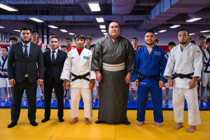 Сумошы Ерсін Балтағұл қазақстандық спортшылармен жүздесті