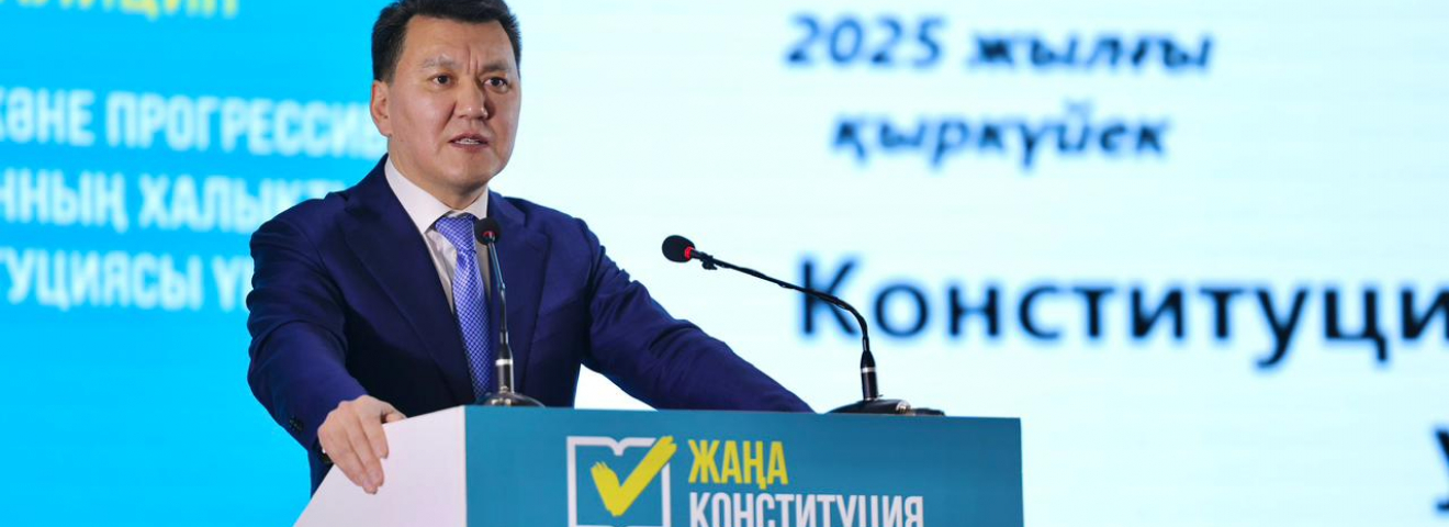 Ерлан Қарин Мемлекет басшысы неге Тәуелсіздік пен Егемендік сөздерін бас әріппен жазатынын түсіндірді