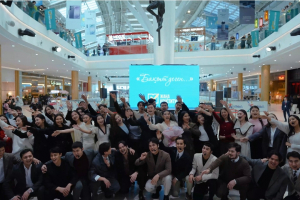 Астанадағы MEGA Silk Way сауда орталығында «Бақыт деген» музыкалық флешмобы өтті