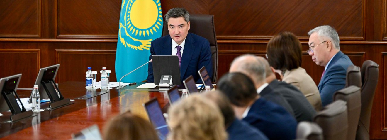 Олжас Бектенов фармацевтикалық және медициналық өнеркәсіпті дамыту мәселелері бойынша Отандық кәсіпкерлер кеңесі отырысын өткізді