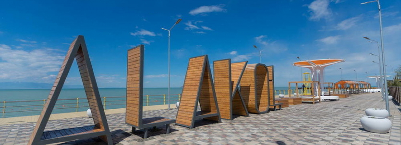 Алакөл жаңа туристік маусымды жаңартылған инфрақұрылыммен бастады