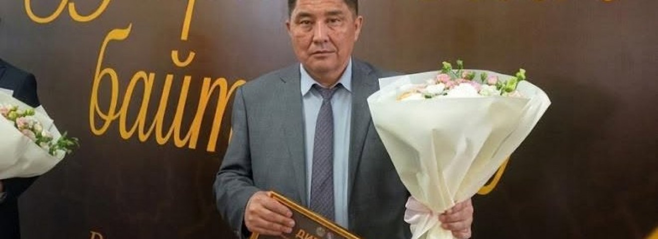 «КӨРШІНІҢ ҚЫЗЫ» ЕМЕС, КӨРНЕКТІ АҚЫН КЕРЕМЕТ ЕДІ…