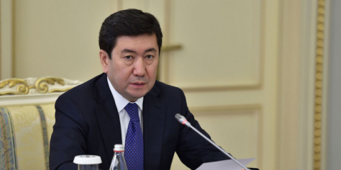 Ерлан Қошанов Халық Кеңесінің төрағасы болып сайланды