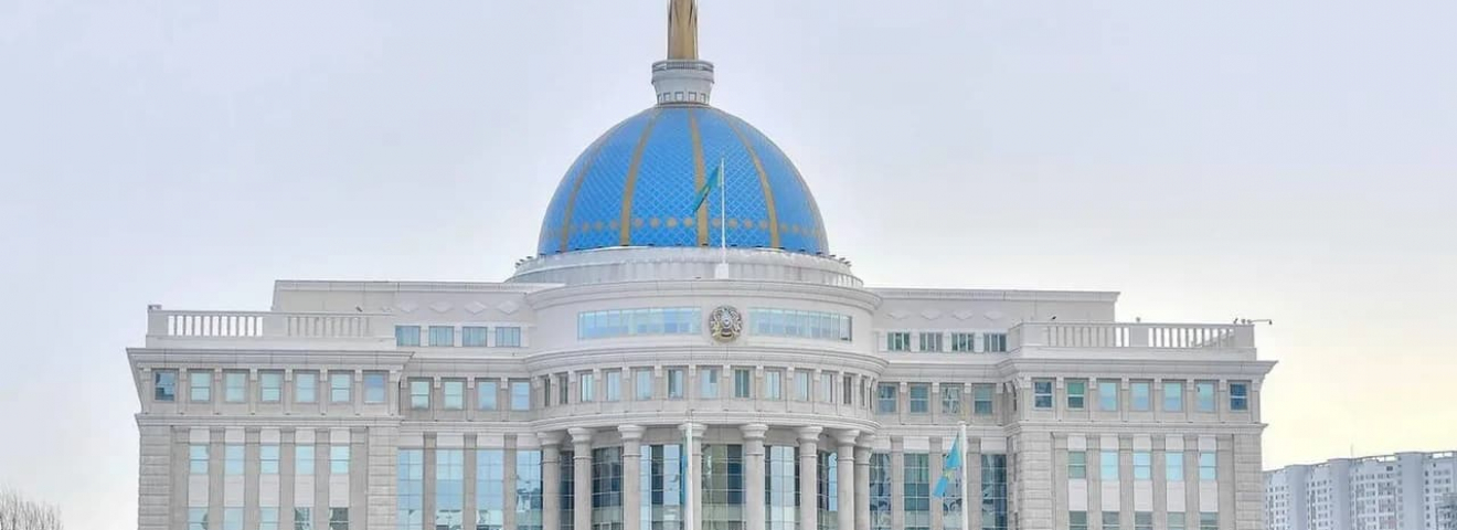 Тоқаев мәслихаттар өкілеттігін тоқтату туралы Жарлыққа қол қойды