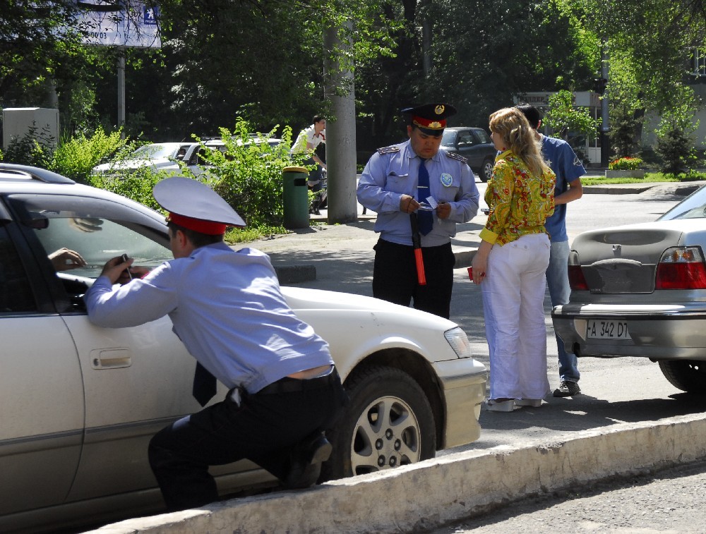 Жүргізушілерге полицейлерді видеоға түсіруге рұқсат берілуі мүмкін