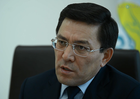 ЕЛДІҢ ЕҢ КӨП ІЗДЕЙТІН ДЕПУТАТЫ – САБИЛЯНОВ  ЕКЕН...  Өйткені, ол бір ауылға бір-екі рет бармай қалса, сайлаушылары баспасөз мәслихатын өткізіп,   сотқа береді...