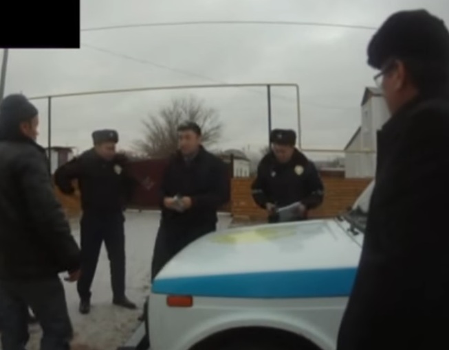 Видеоға түсіп қалған аудан әкімінің орынбасары жазасын алды