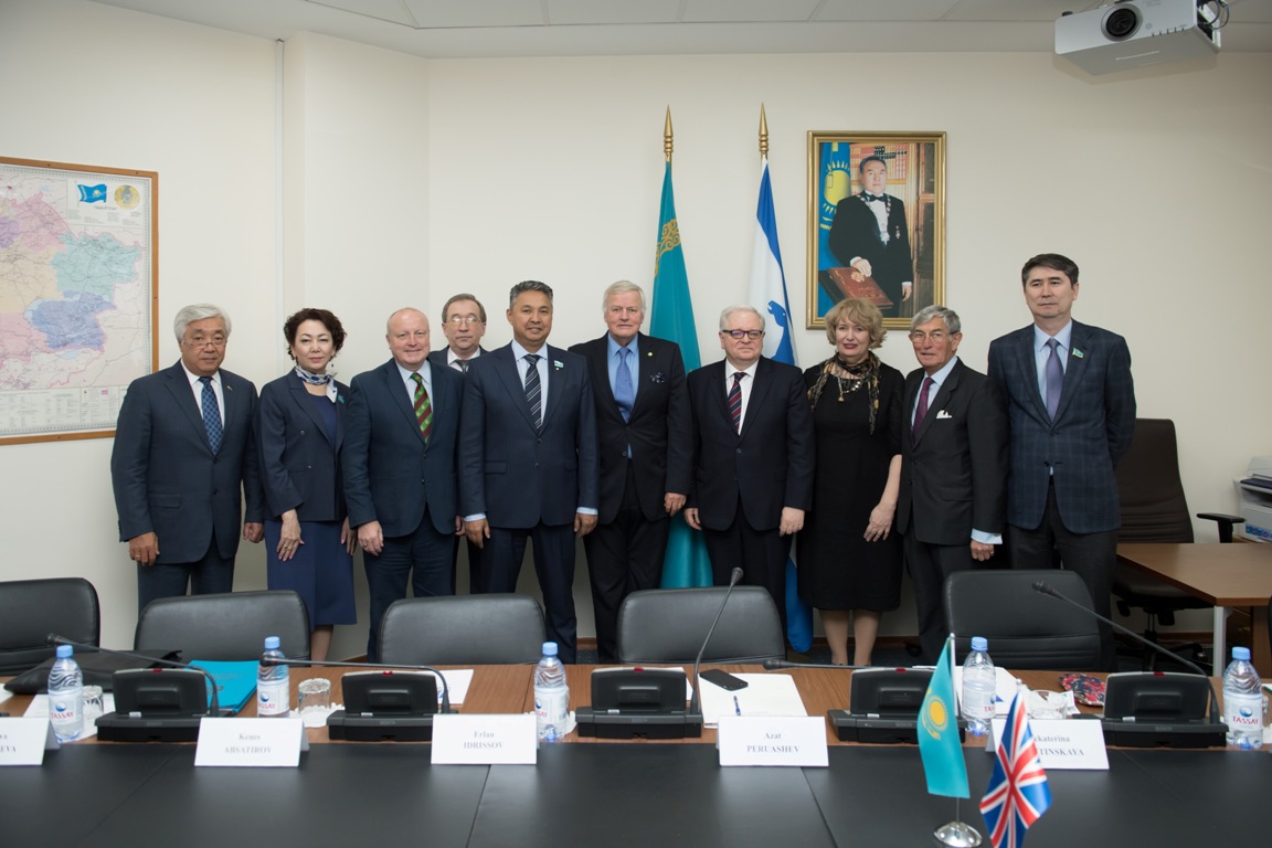 БРИТАНИЯЛЫҚ ӘРІПТЕСТЕРІН ҚАБЫЛДАДЫ