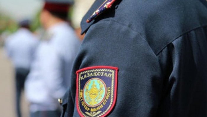 Астанада араққа тойған полицей көлігімен адам қағып кетті