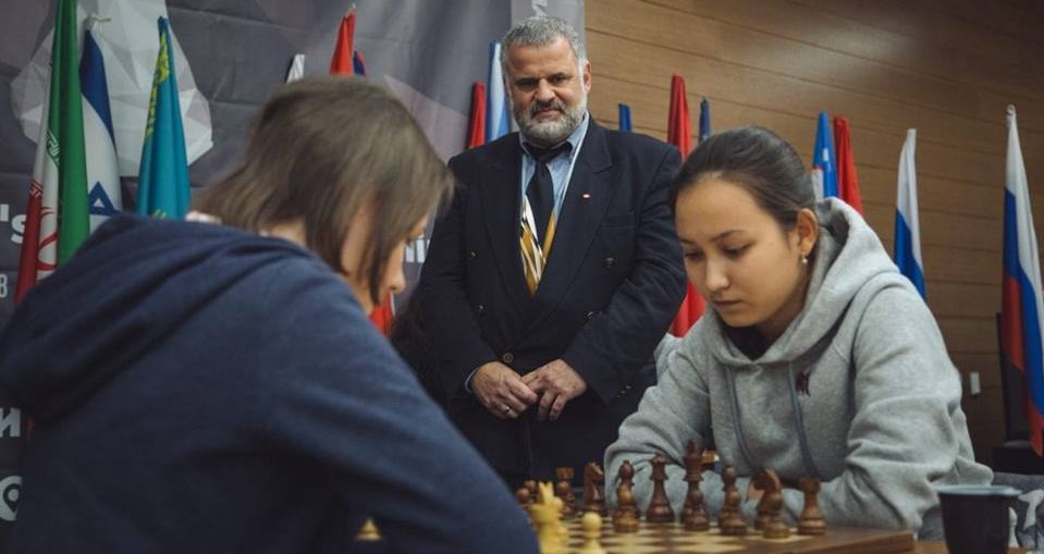 Жансая Әбдімәлік бірінші партияда әлем чемпионын жеңді