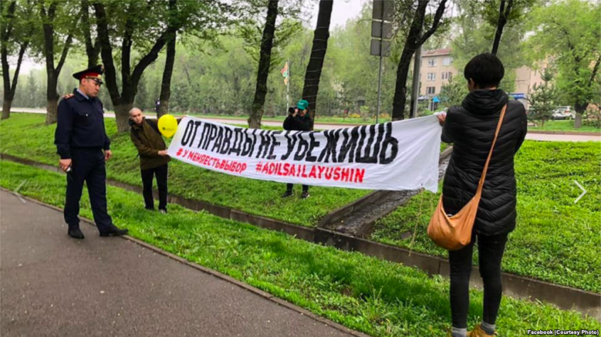 Тұрғымбаев марафонда плакат ұстағандар не үшін тұтқындалғанын түсіндірді