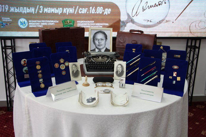 Зәки Ахметовке арналған «ҒАЛЫМДАР және ХАТТАР» кітабы жарық көрді