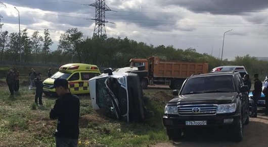 Елордада жүк көлігі мен шағын автобус соқтығысты: 11 адам зардап шекті