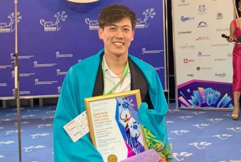 Қазақстандық әнші Әділхан Макин "Славян базарында" жеңіске жетті