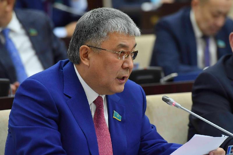 Еліміздің әр азаматын қазақ тілін білуге міндеттейтін уақыт келді - Мұрат Бақтиярұлы