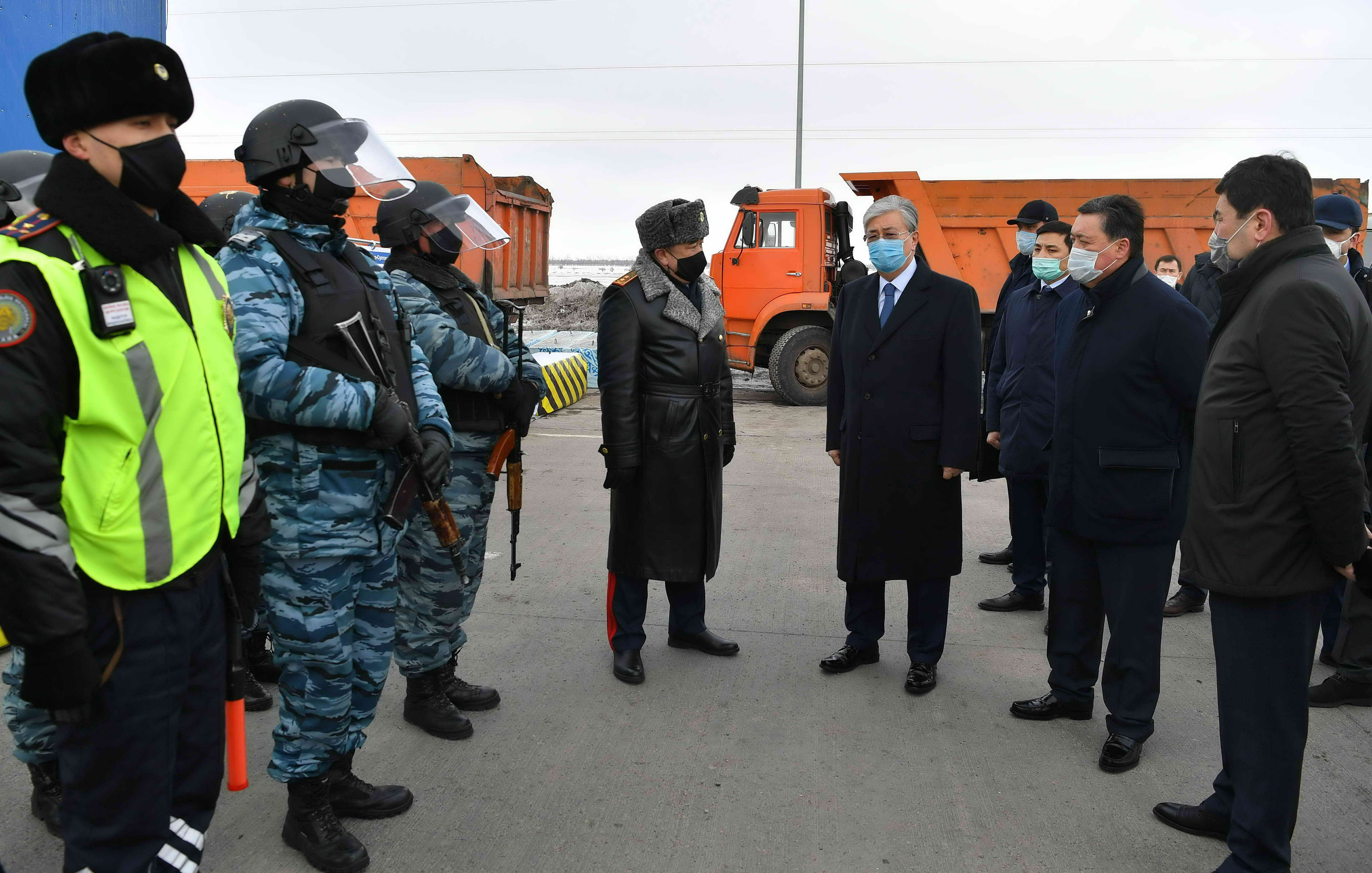 Қасым-Жомарт Тоқаев елорданың кіреберісіндегі бақылау-өткізу бекетіне барды