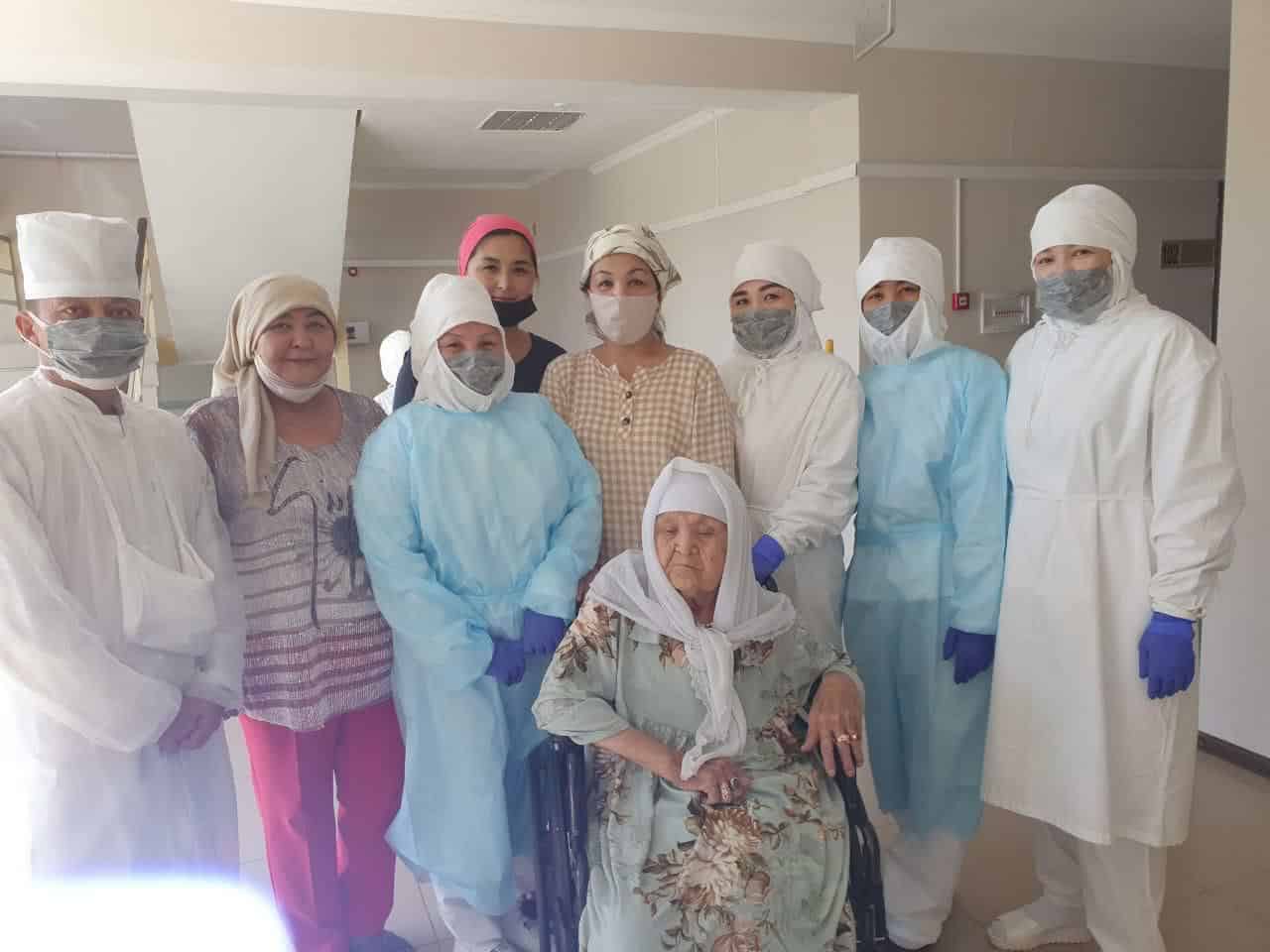 Жүрегінде ақауы бар 90 жастағы әже ауыр дәрежедегі пневмонияны жеңді