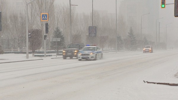 Қар аралас жаңбыр, көктайғақ: жеті өңірде дауылды ескерту жарияланды