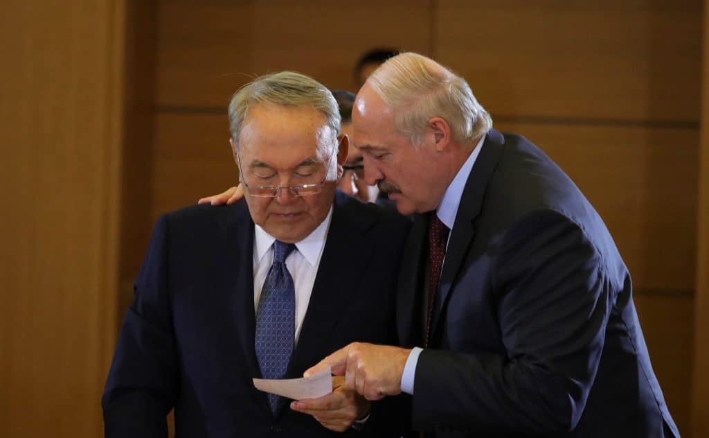 Назарбаев Лукашенкомен телефон арқылы сөйлесті