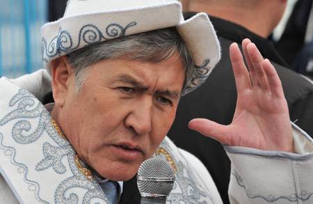 Алмазбек Атамбаев: Өзінің президентін сыйламағанды Қырғызстаннан ғана көрдім (ВИДЕО)