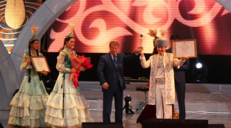 Ахметжан Есімовтен тағы бір әнші кешірім сұрады