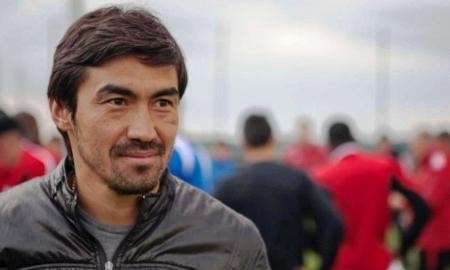 Қазақ тілін менсінбегені үшін Самат Смаков отандық емес, легионер футболшы атануы тиіс